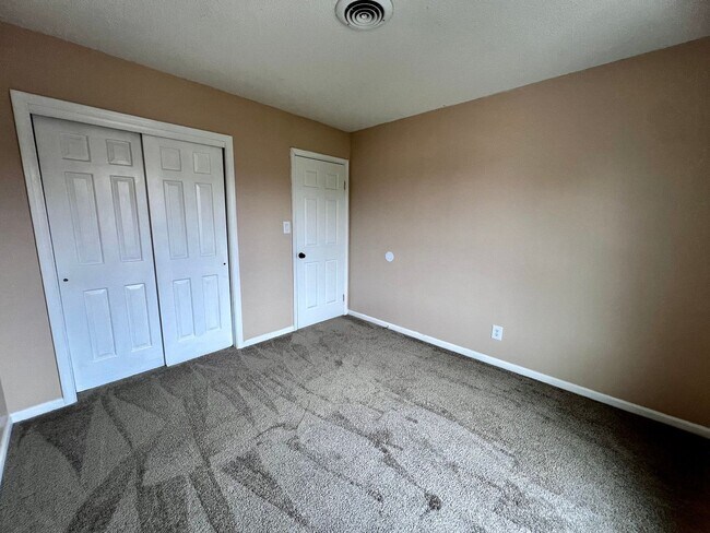 Building Photo - 4080 Thomas Jefferson Dr