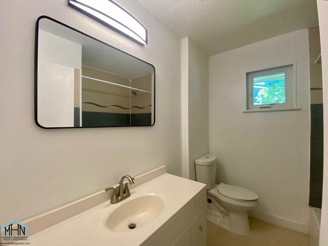 Building Photo - Gorgeous gem! 4 bed/2 bath single-story ho...