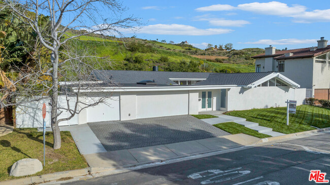 Building Photo - 6234 Paseo Cyn Dr