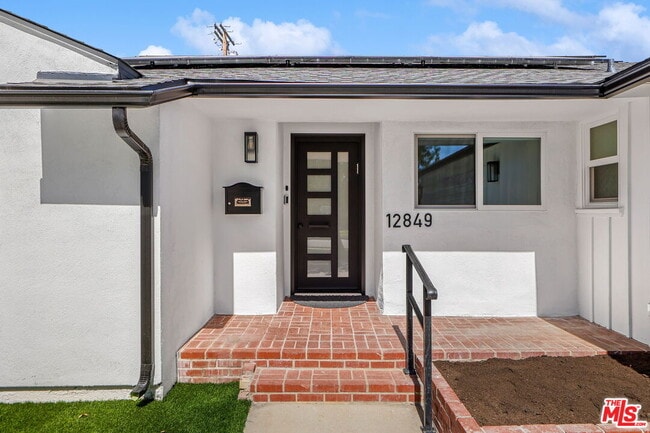 Building Photo - 12849 Tiara St