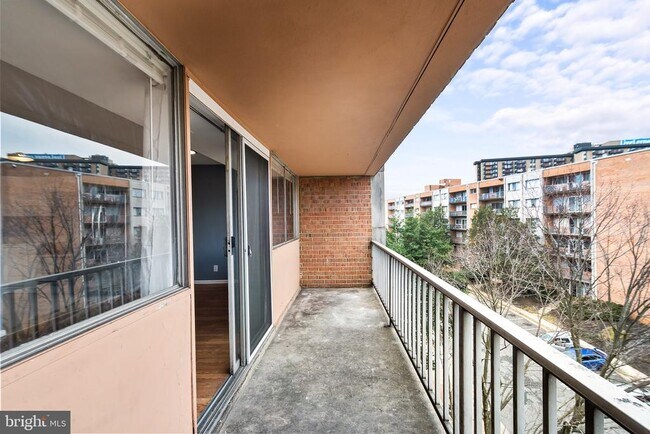 Building Photo - 5801 Quantrell Ave