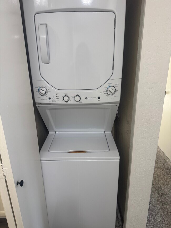 Building Photo - 39997 Cedar Blvd