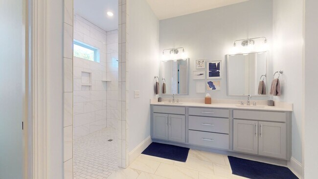 Building Photo - Luxury Home in gated Hampstead Community