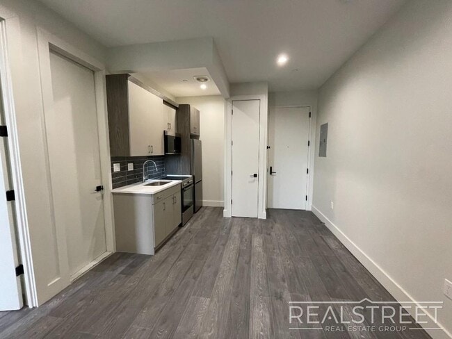 Building Photo - BRAND NEW 2 Bed in Bed Stuy!
