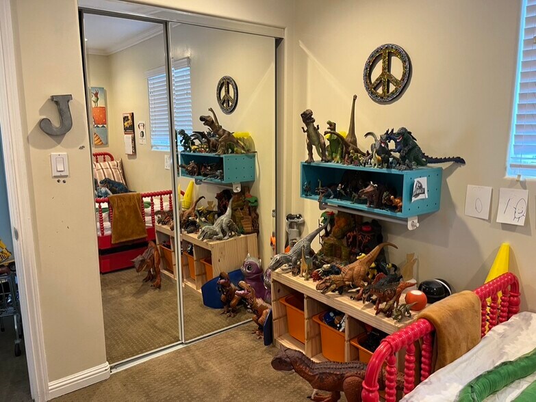 Building Photo - 520 N Myers St