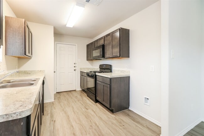 Building Photo - 3712 Alexus Dr