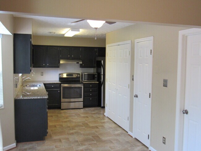 Building Photo - 3-Bedroom Cedar Bluff home available Now!!