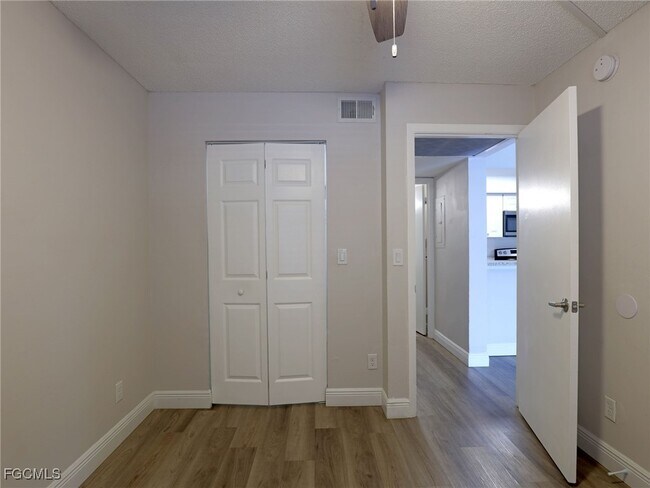 Building Photo - 5321 Summerlin Rd