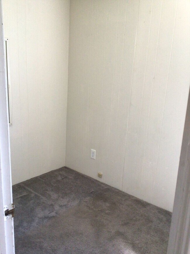 Building Photo - Arbor Heights Bungalow, Available early Oc...