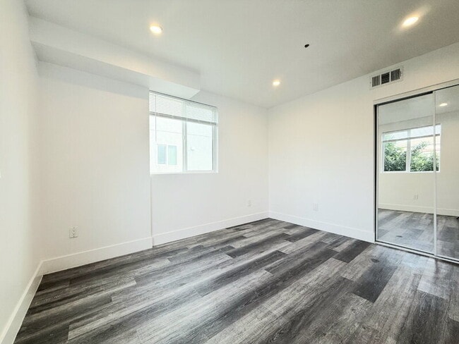 Building Photo - 2853 Cincinnati St