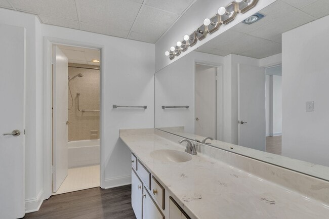 Building Photo - 6666 Brookmont Terrace