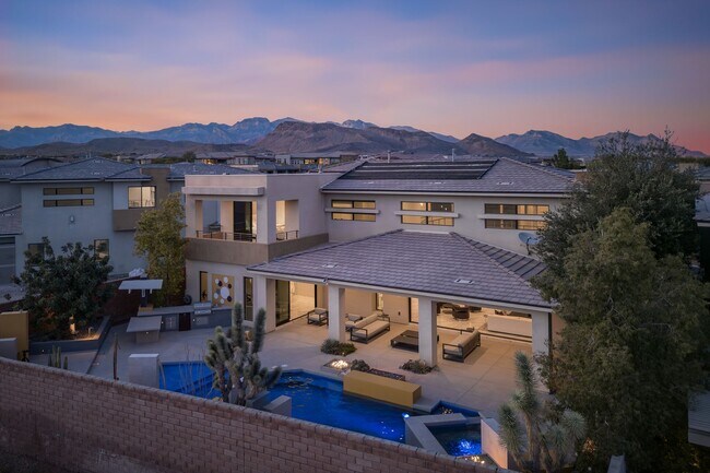 Building Photo - Exceptional 3-Bedroom Home in the Ridges