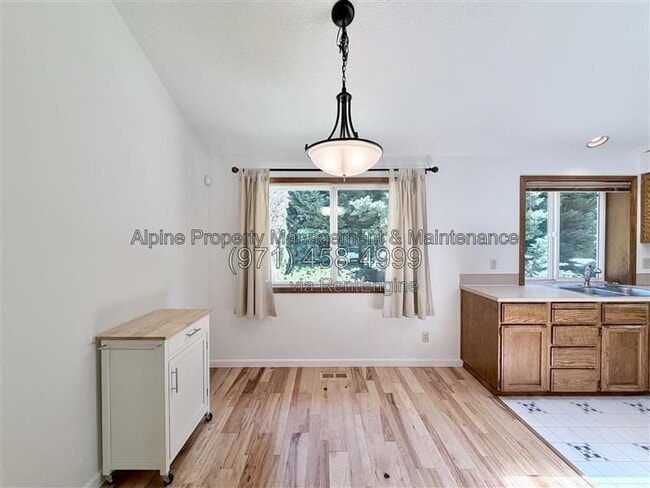 Building Photo - 7066 SW 156th Ave