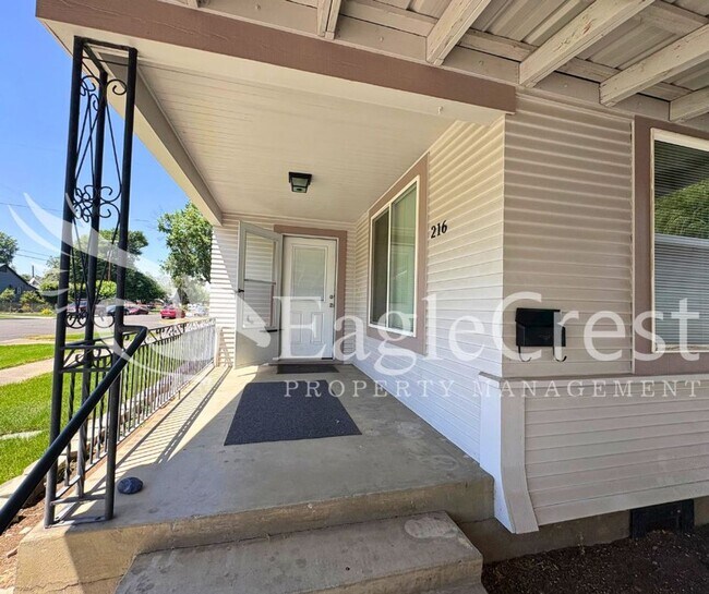 Building Photo - Spacious 3-Bedroom, 2-Bath Home on a Corner Lot-Students Encouraged To Apply