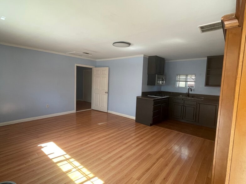 Building Photo - 13012 McKinley Ave