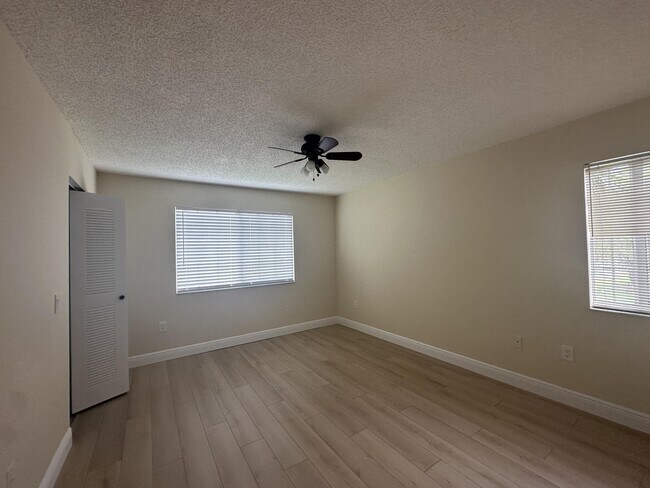 Building Photo - 5001 Wiles Rd