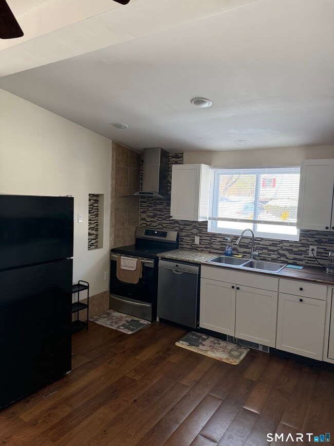 Building Photo - 541 Park Ave