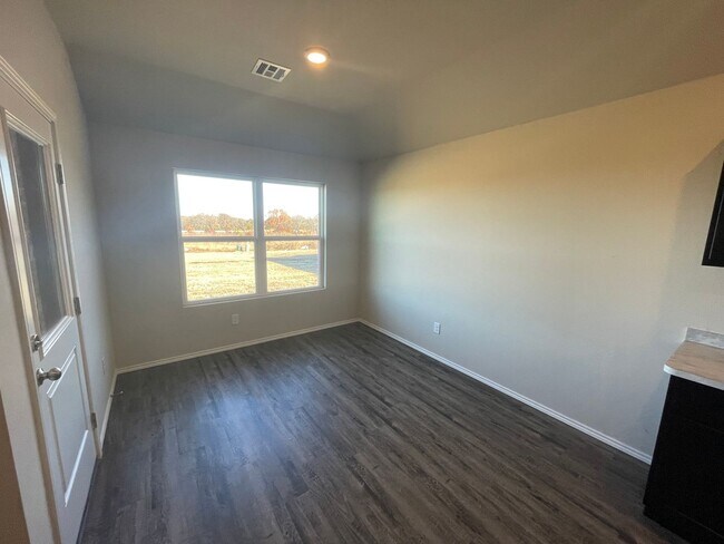 Building Photo - Brand New 4 Bedroom 2 Bathroom in Shawnee ...