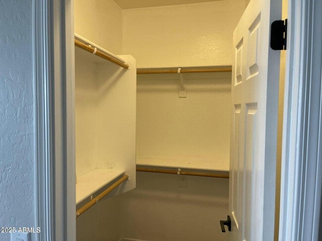 Building Photo - 3117 S Southwind Dr