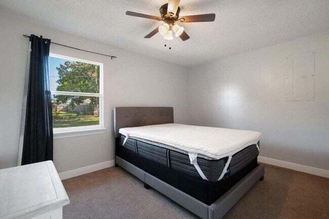 Building Photo - 2456 SE Melaleuca Blvd