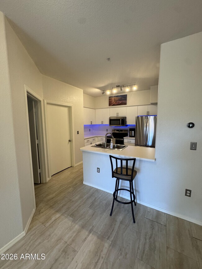 Building Photo - 5302 E Van Buren St