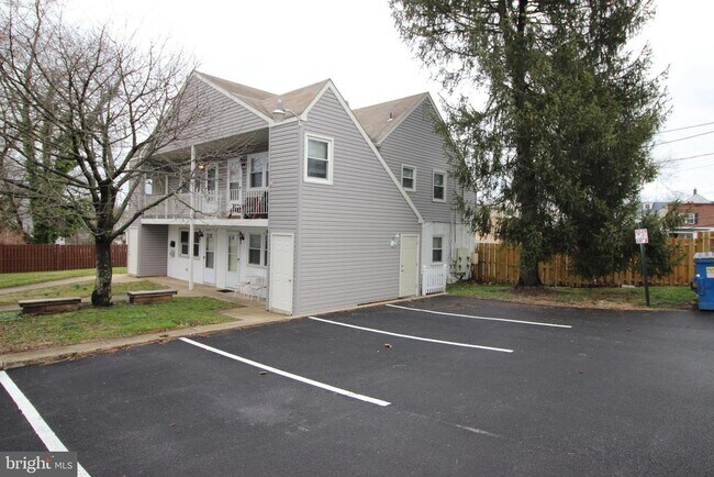 Building Photo - 1114 Easton Rd