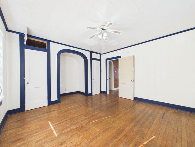 Building Photo - 324 General Mouton Ave