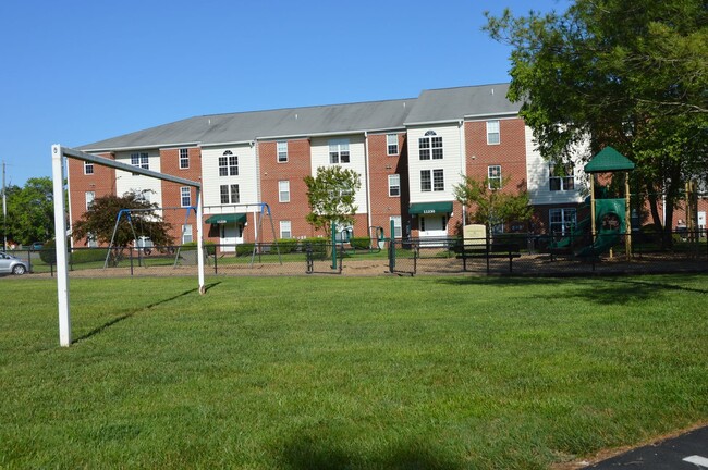 Building Photo - Completely Updated!