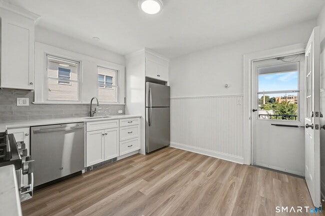 Building Photo - 15 Whitmore Ln
