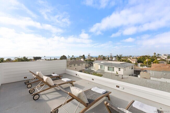 Building Photo - 7216 Fay Ave
