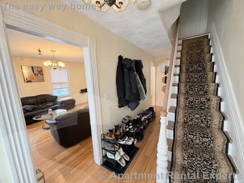 Building Photo - 4 St Mary Rd