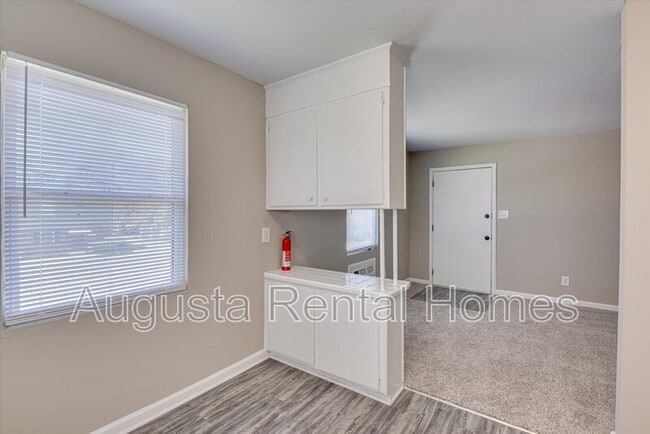 Building Photo - 325 B Verdery Drive