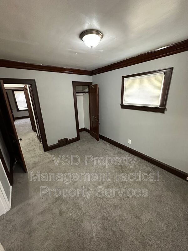 Building Photo - 4024 E 143rd St