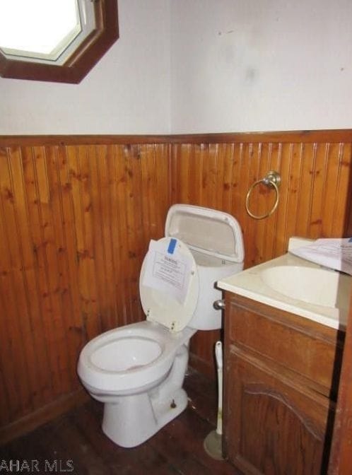 Building Photo - 106 Forest St