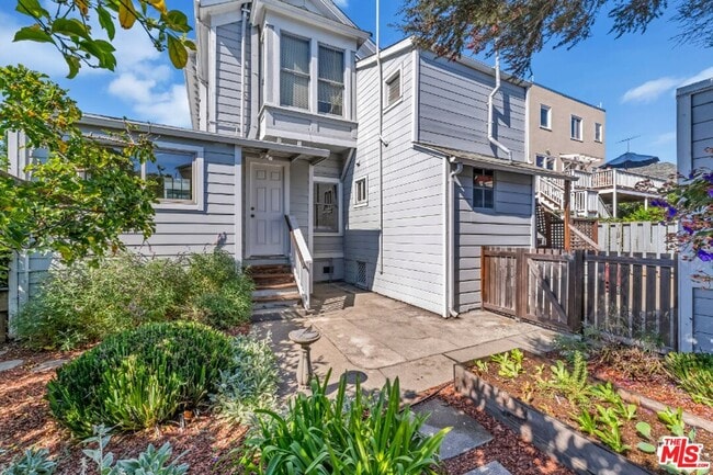 Building Photo - 487 43rd St