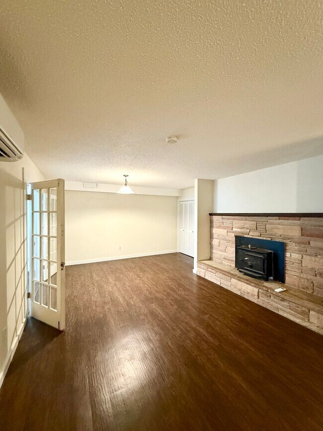 Building Photo - 1327 Jacobsen Blvd