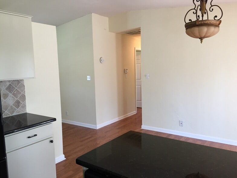 Building Photo - 1405 Green Forest Dr