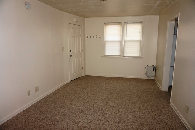 Building Photo - For Rent: Cozy Living at 7235 Holabird Ave...