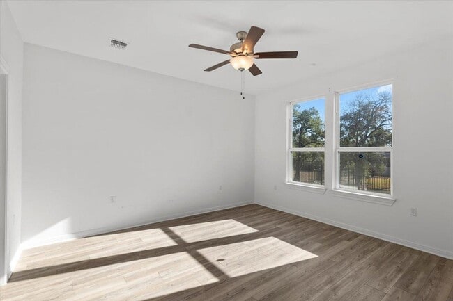 Building Photo - 813 Saratoga Ln