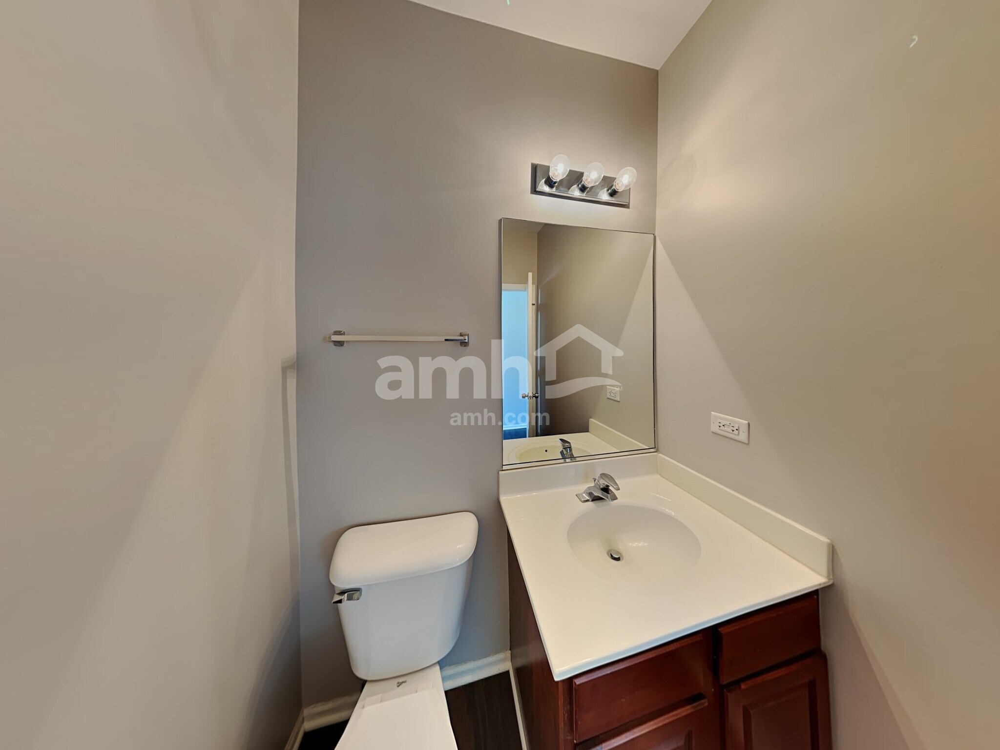 Building Photo - 1401 Roth Dr