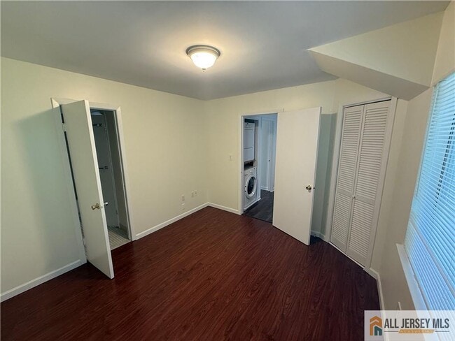 Building Photo - 1009 Schmidt Ln
