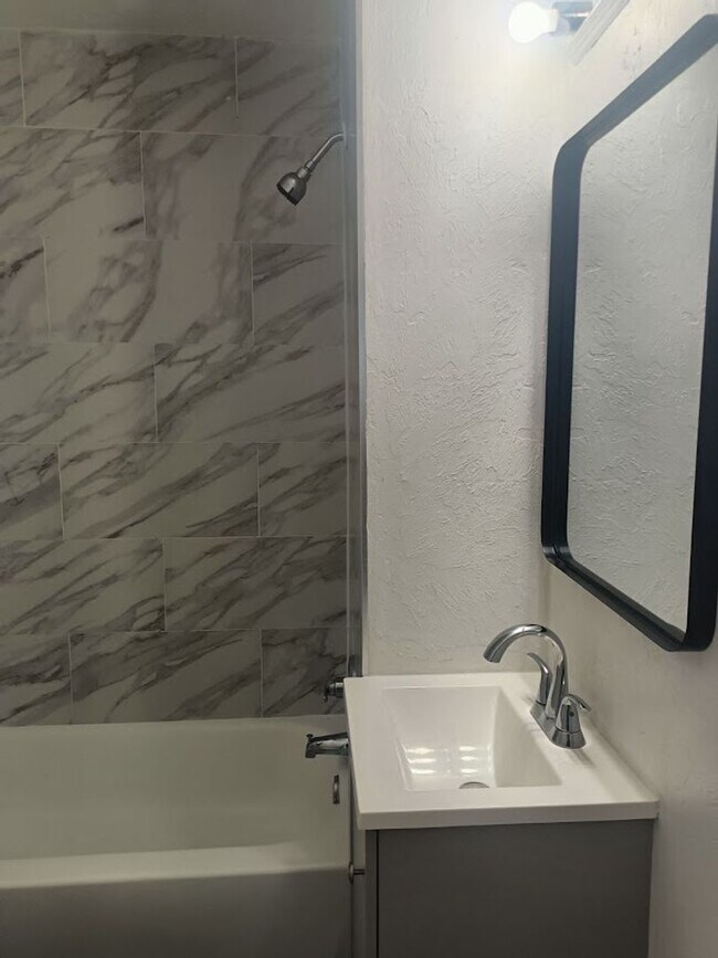 Building Photo - 133 SE 45th St