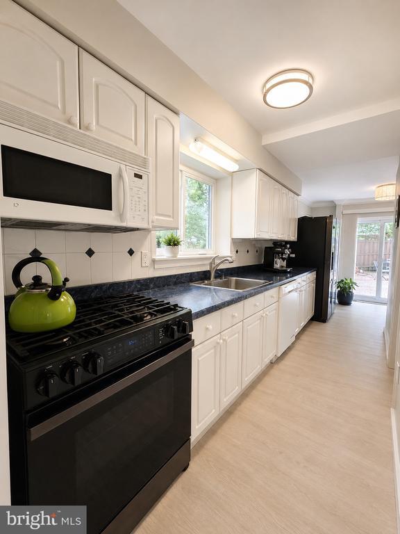 Building Photo - 8913 Cromwell Dr