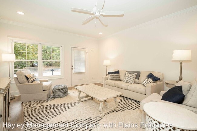 Building Photo - 4 br, 4 bath House - 388 Sanders St.