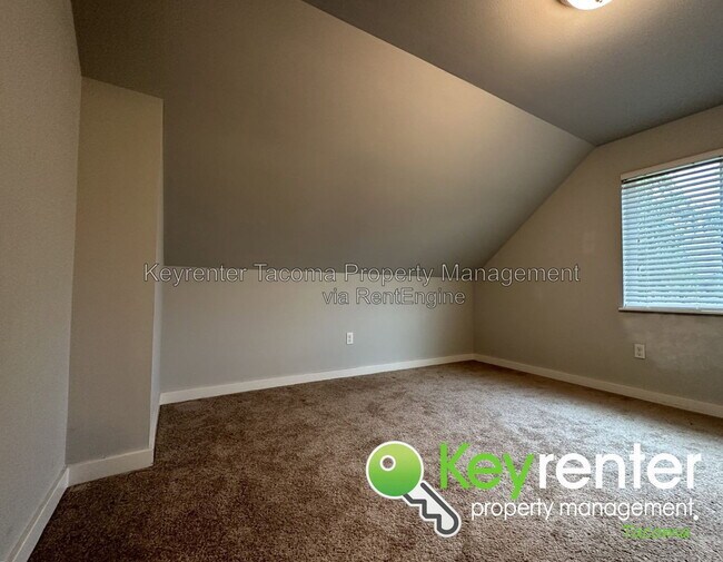 Building Photo - 1402 E 52nd St