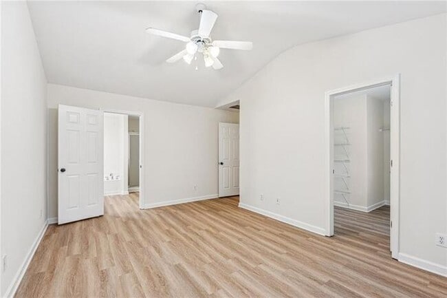 Building Photo - House 3 Beds 3 Bath