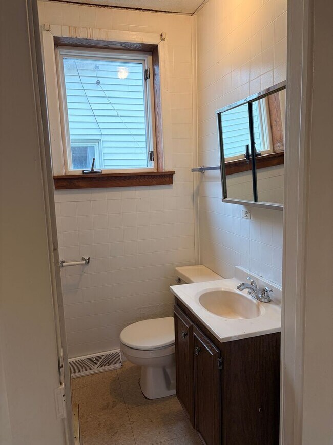 Building Photo - 2-Story 4 Bed/2 Bath Home with Basement & W/D