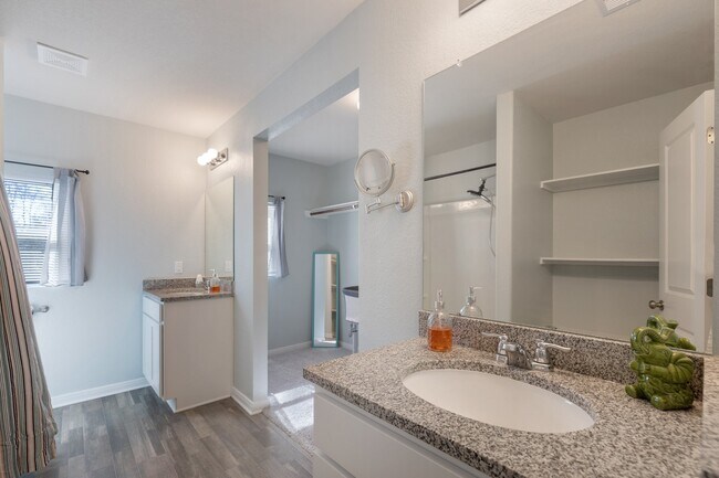 Building Photo - 196 Goldenrod