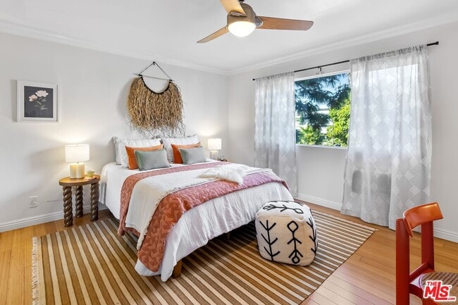 Building Photo - 1154 S Barrington Ave