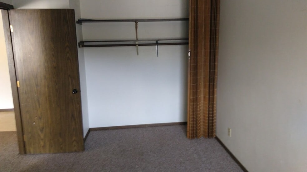 Building Photo - 401 N East St